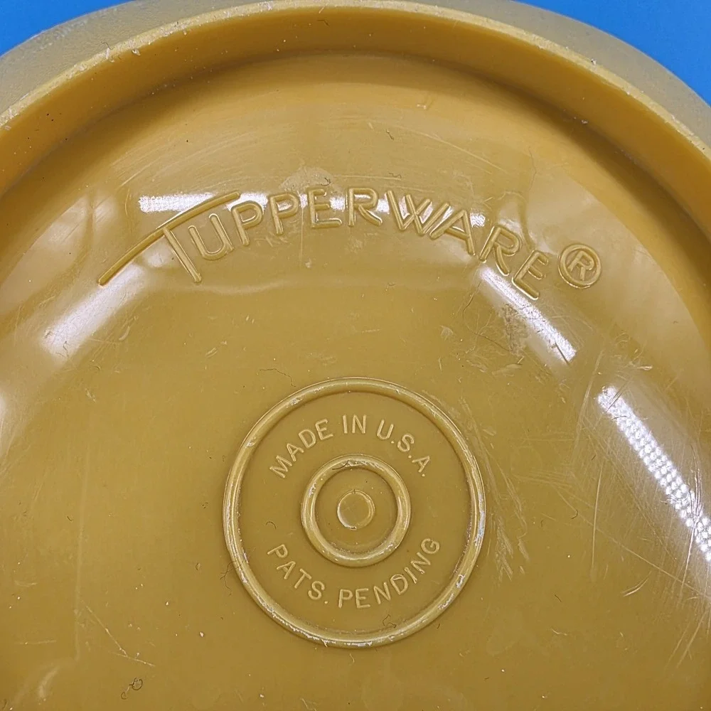 Vintage Tupperware Servalier 8